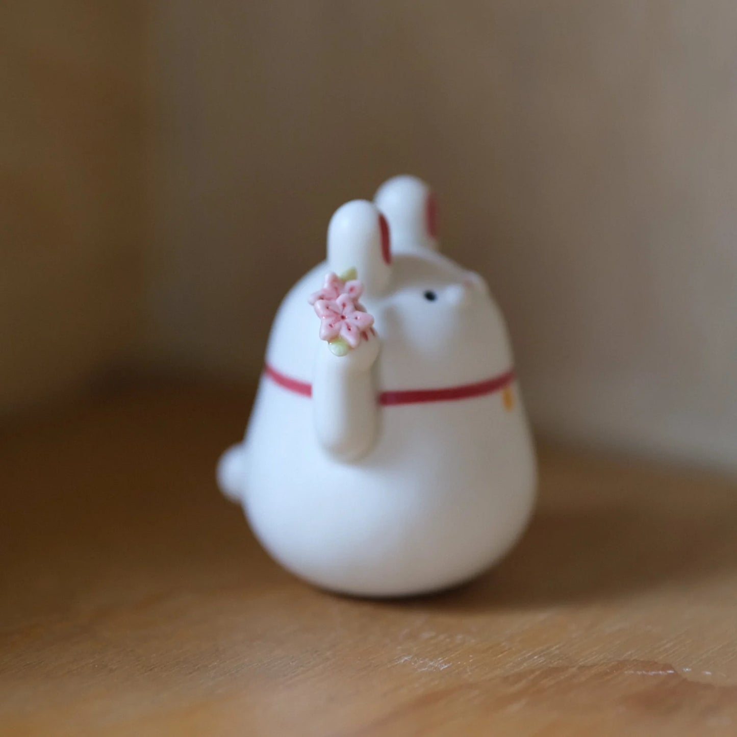 招财兔兔 – 桃花连连｜ 招来好人缘 幸运兔-桃花